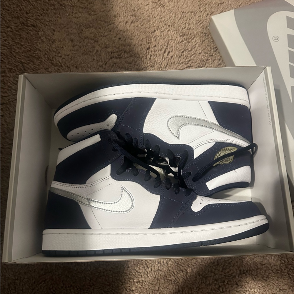 Nike Air Jordan Sneakers Box